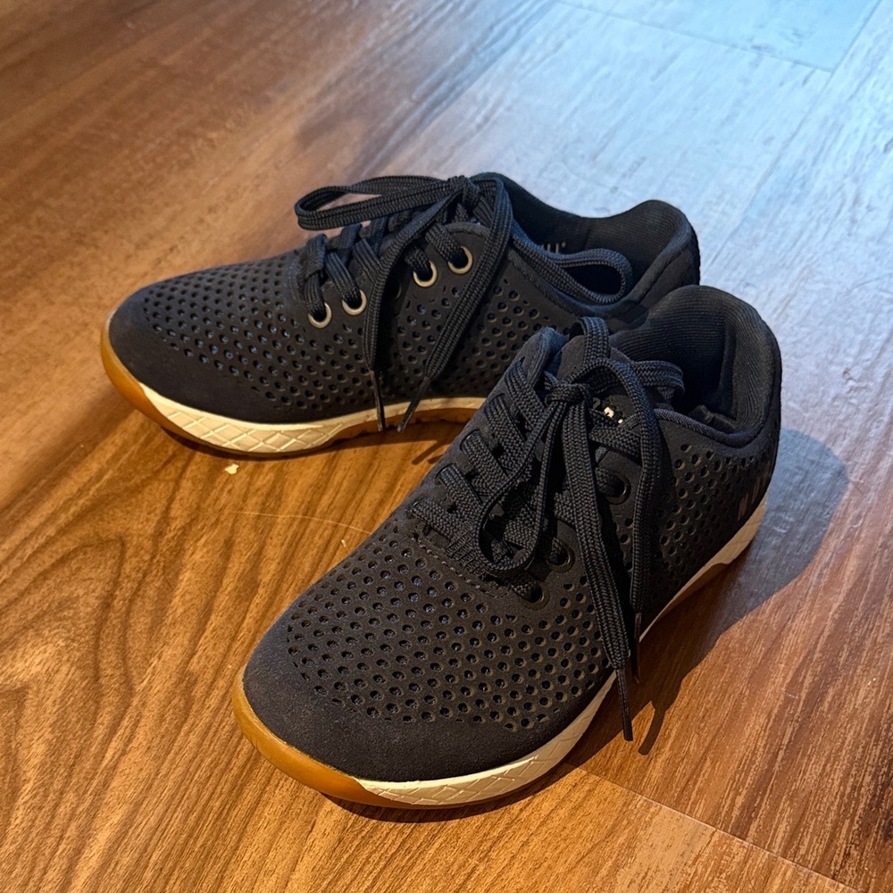 Women’s No Bull Sneakers 5.5